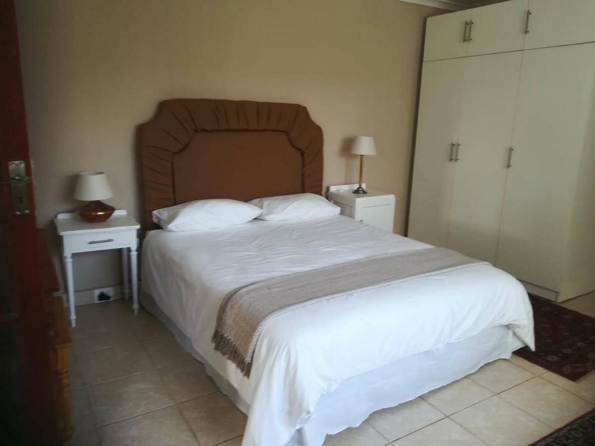 Daphne'S Place Apartment Херманус Екстериор снимка