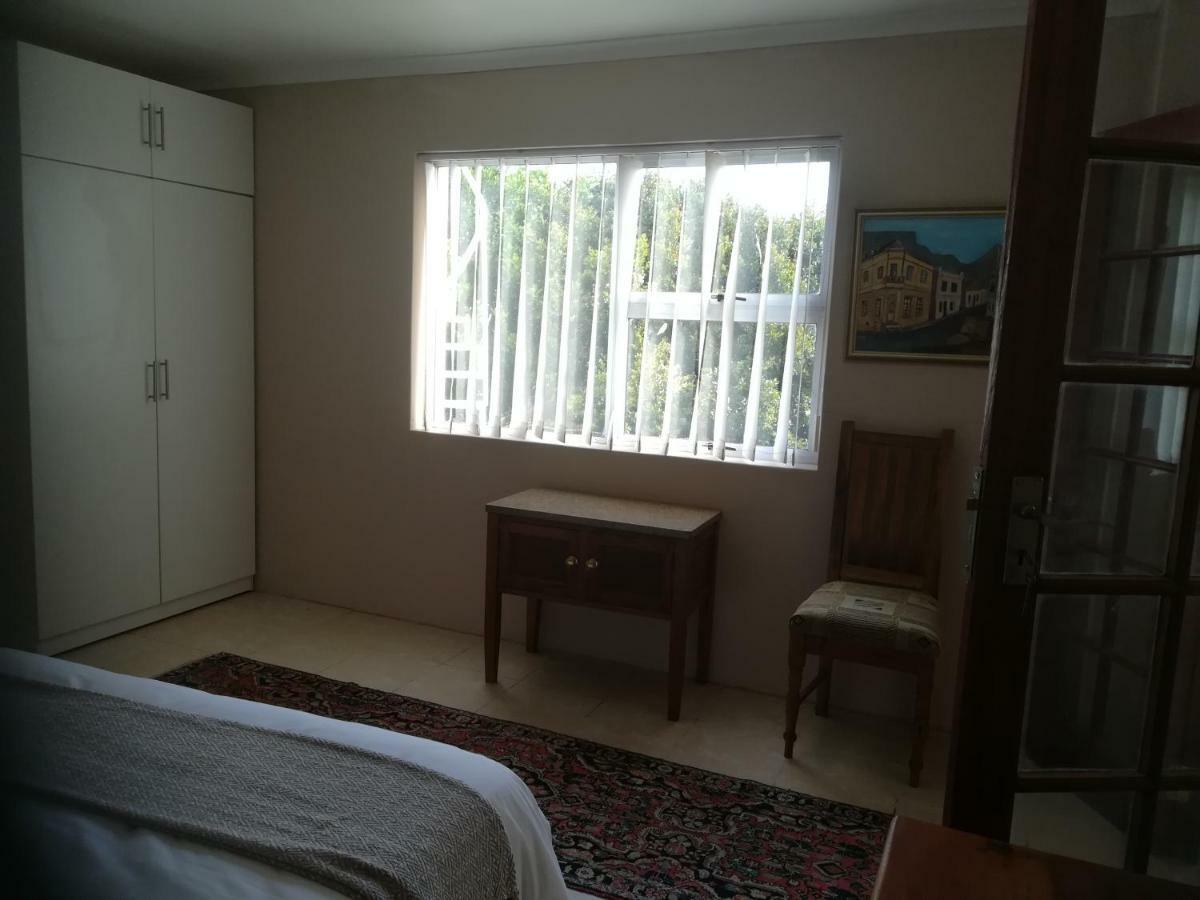 Daphne'S Place Apartment Херманус Екстериор снимка